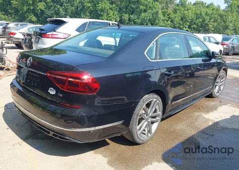 2017 Volkswagen Passat 1.8T R-Line z USA, uszkodzony, nr VIN 1VWDT7A30HC063908